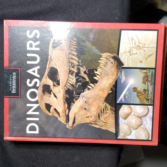 6 Encyclopedia Britannica books. - Picture 7 of 8